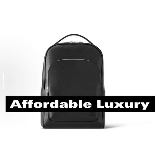 Adjustable shoulder strap zipper schoolbag and backpack