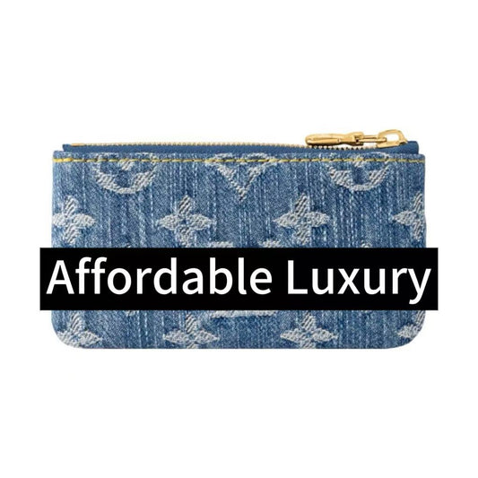 Women's card and coin holder